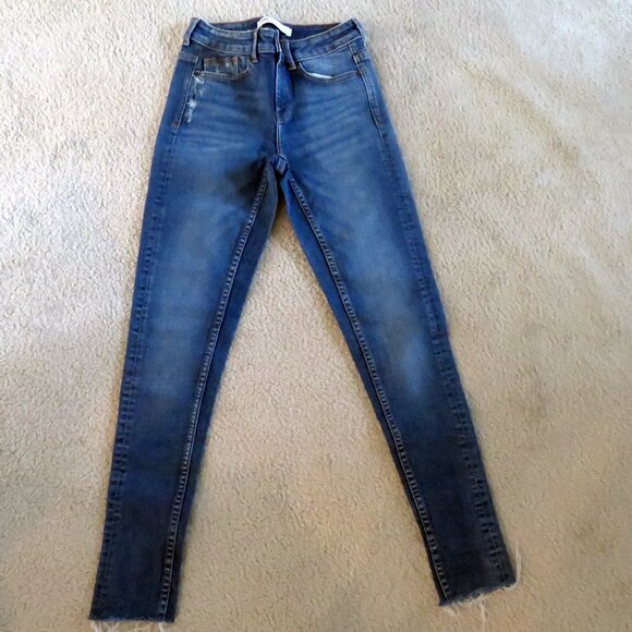 Zara 1975 Denim Sz 4 Denim Skinny Jeans Medium Blue Wash Subtle Distressed Look - Picture 2 of 16